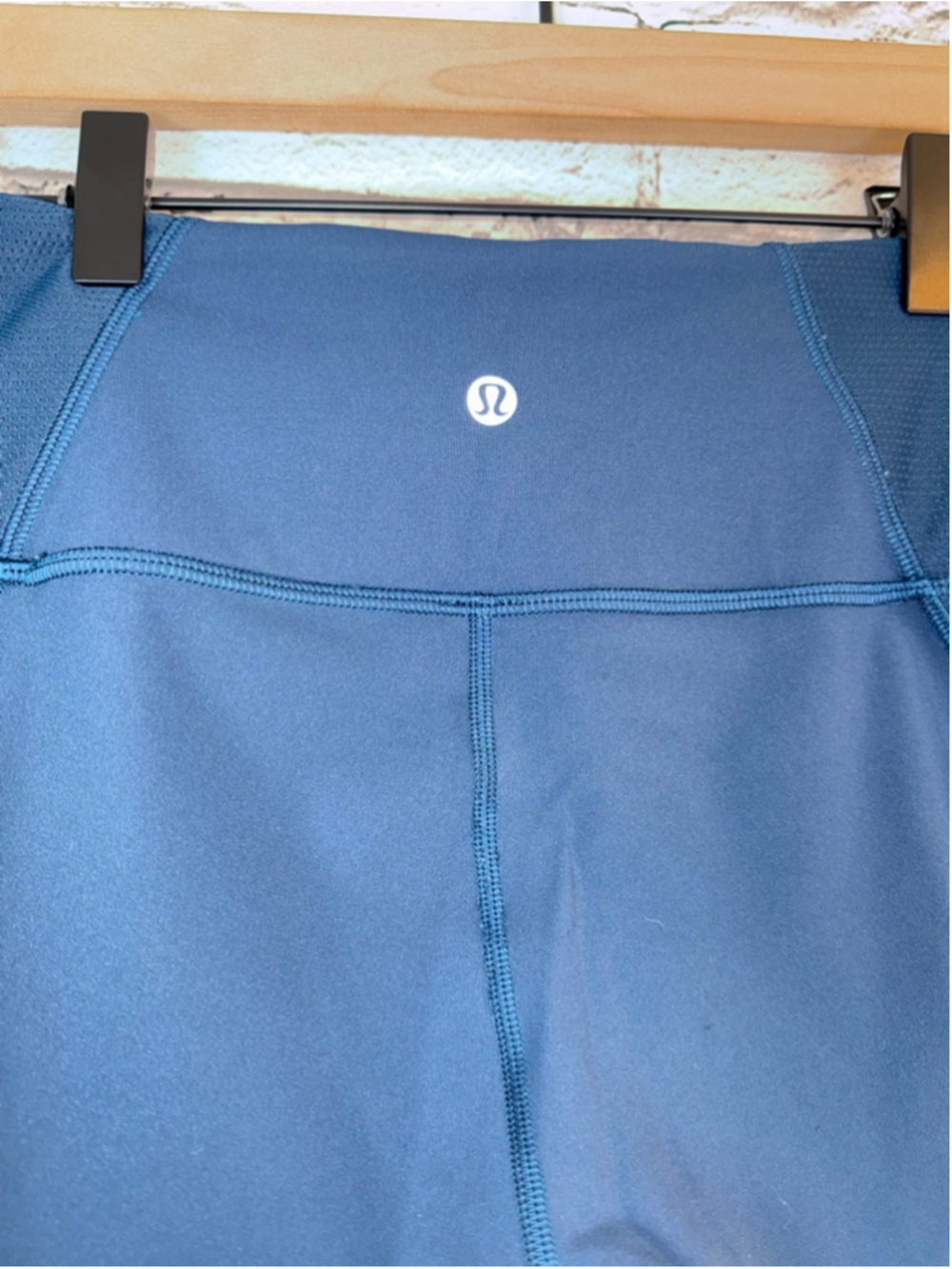 Women's Lululemon High Rise Leggings Mix & Mesh Panels Skull Logo size 6 - Picture 7 of 9